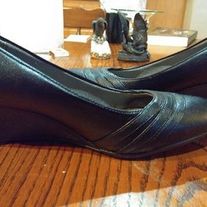 Wedged business dress shoes 10m